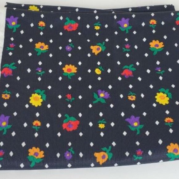 Floral Vintage Fabric Black Flower Motif 72"x42" Textiles Craft Sewing Patterns - Picture 6 of 7